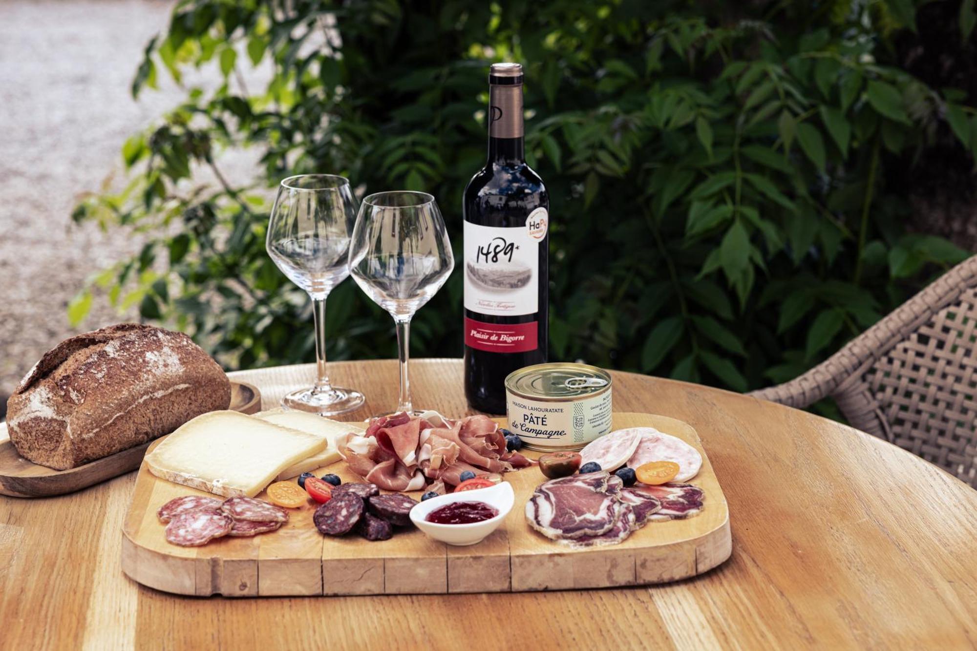 Le Clos Du 5 - Appart Hotel Bagneres Luaran gambar