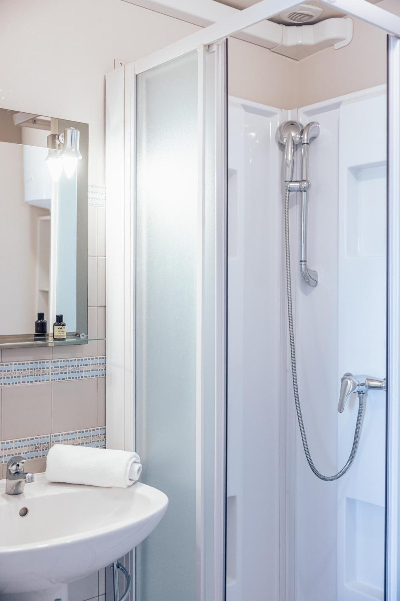 Le Clos Du 5 - Appart Hotel Bagneres Luaran gambar