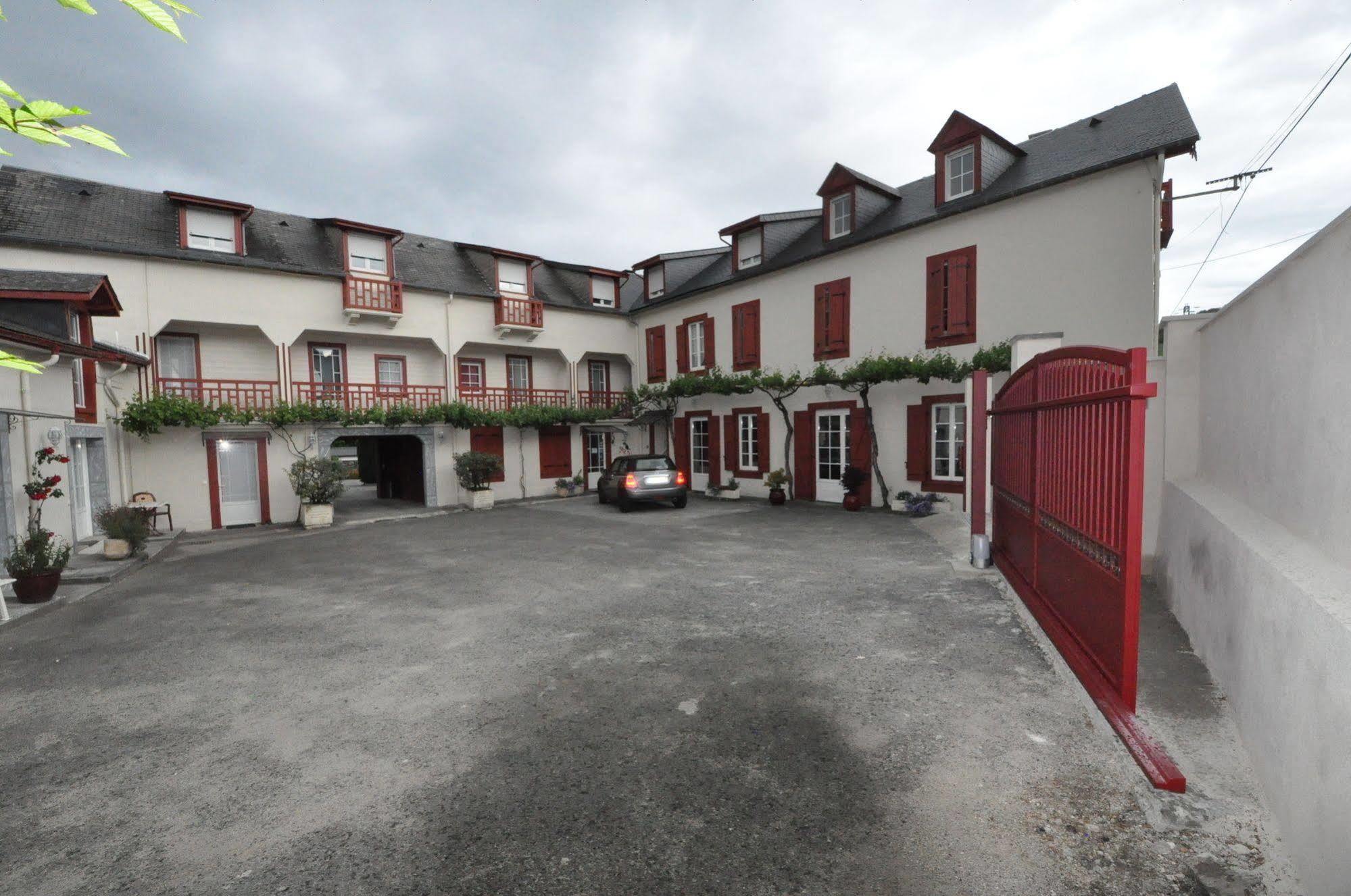 Le Clos Du 5 - Appart Hotel Bagneres Luaran gambar